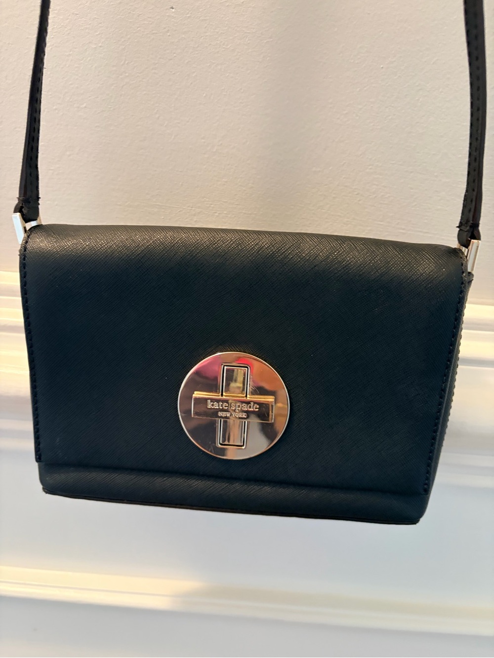 kate spade black crossbody with polished turnlock